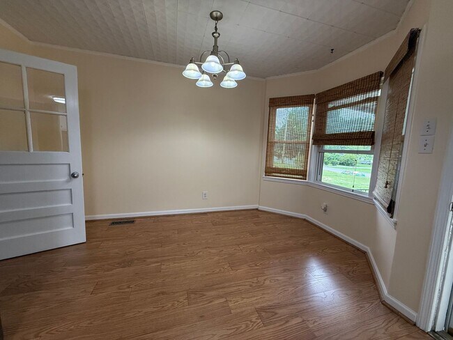 Building Photo - Charming 3-Bedroom Home in the Heart of Mu...