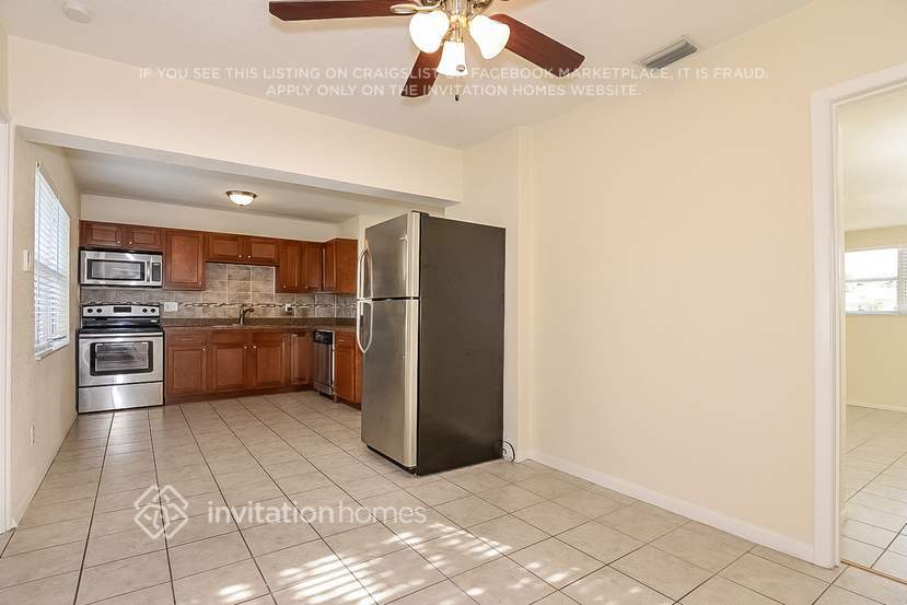Building Photo - 2160 Riviera Dr