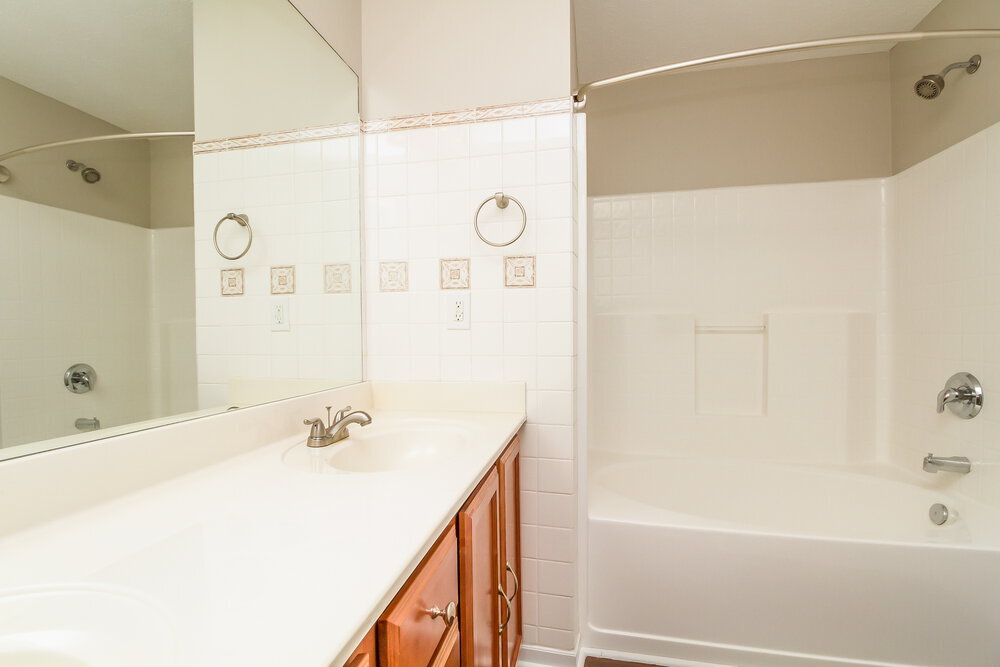 Building Photo - 913 Harvest Grove Dr