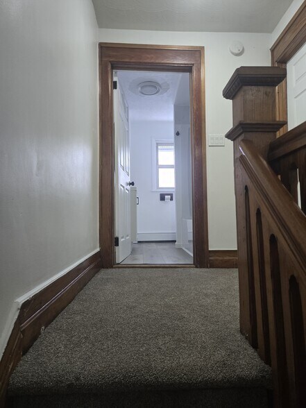 Building Photo - 146 William St