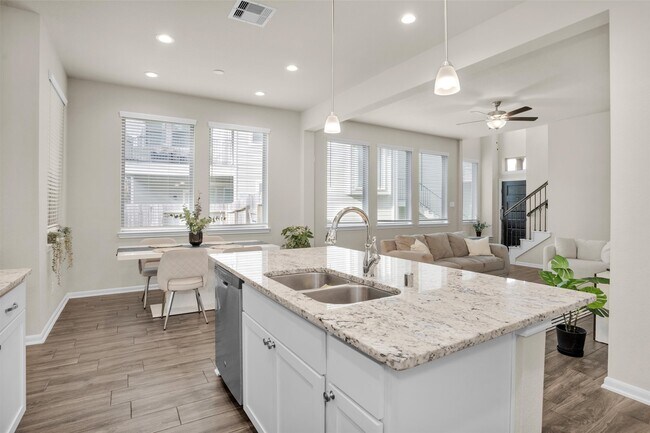 Building Photo - 28100 Rocky Heights Dr