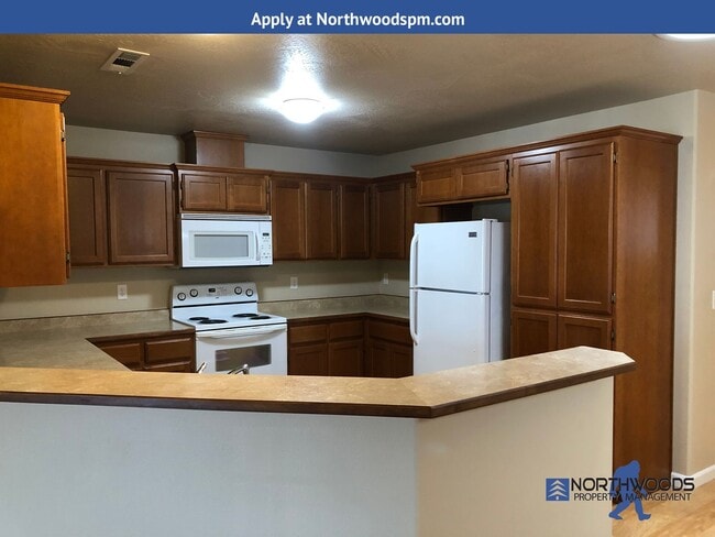 Building Photo - Located in Central Point in a 55 Plus Comm...
