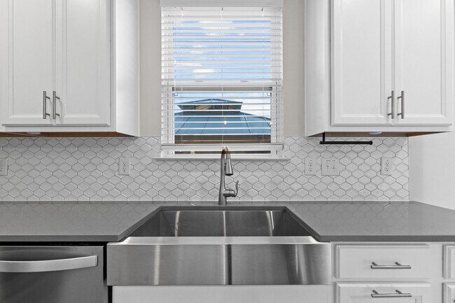 Building Photo - **Beautiful Wendell Falls Home 3/2.5 with Office, Loft & Fenced in Yard**