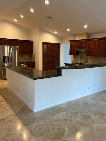 Building Photo - 6083 Vista Linda Ln