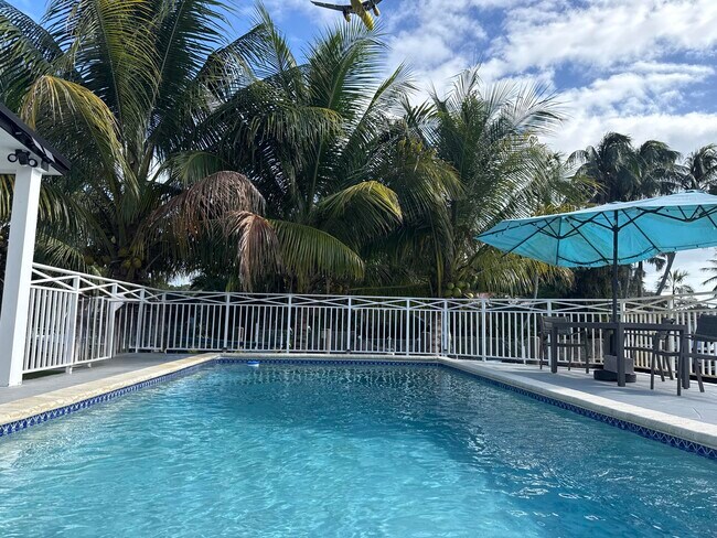 Building Photo - 4540 SW 28th Terrace