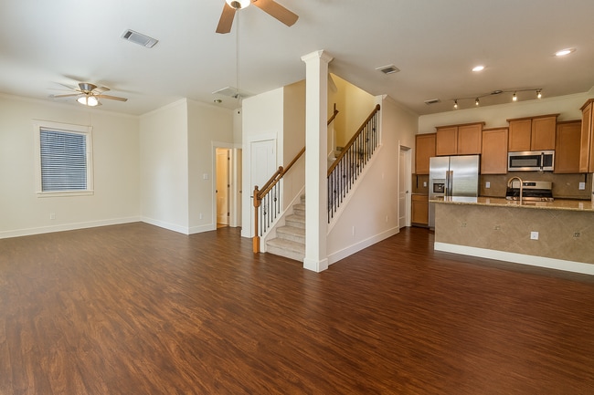 Building Photo - 611 Franklin Blvd