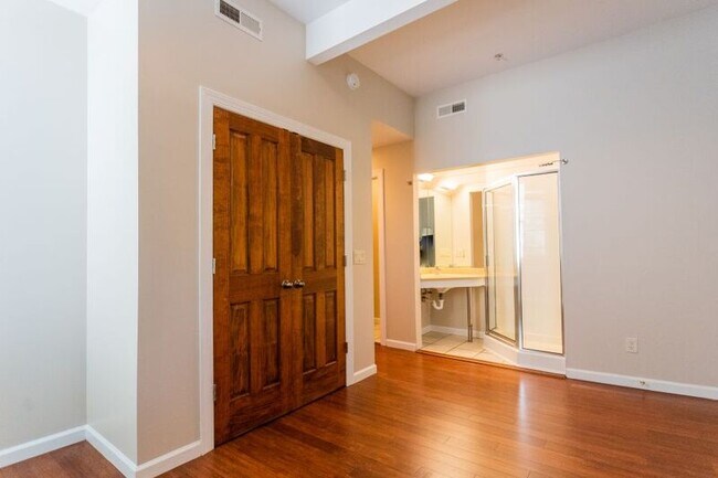 Building Photo - 181 N Main St