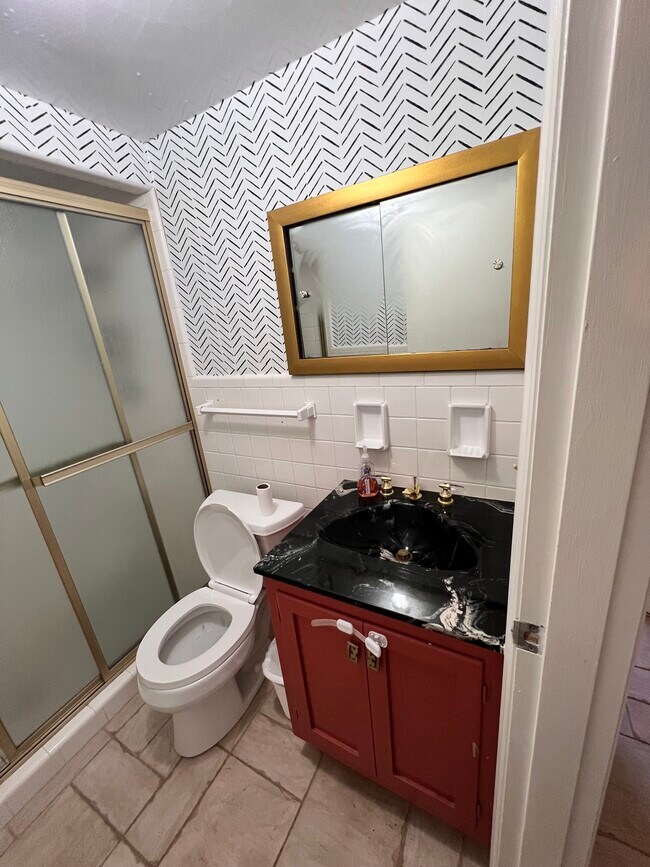 Building Photo - 680 Overland St