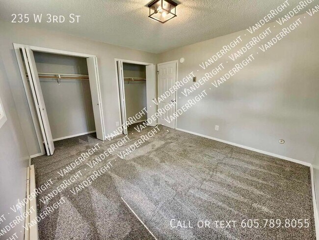 Building Photo - 235 W 3rd St-