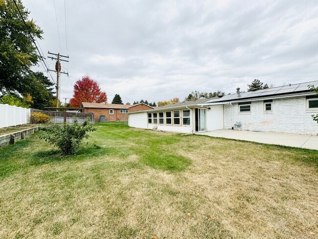 Building Photo - Large 3 Bed, 3 Bath House In Greeley - 4 bonus rooms in basement!
