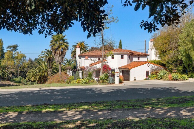 Building Photo - 1809 Palos Verdes Dr W