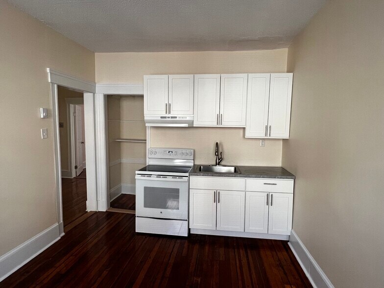 Building Photo - 884 Huntington Ave