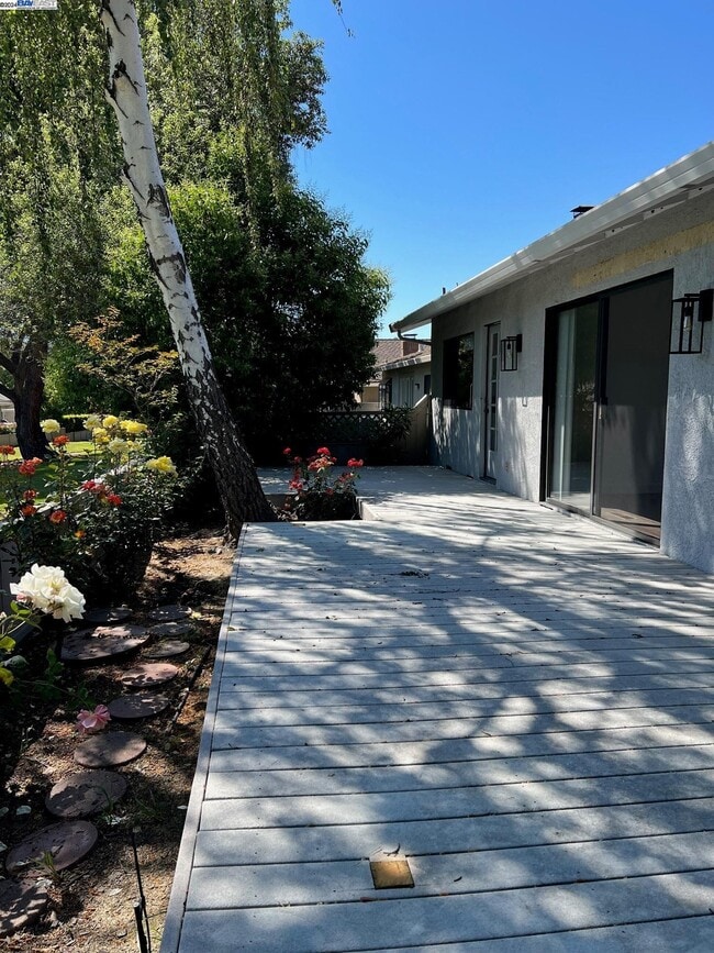 Building Photo - 535 Cambrian Way