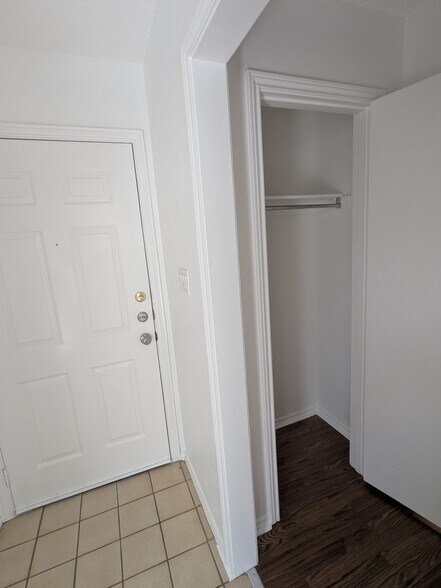 Building Photo - 2410 Cordoba Dr