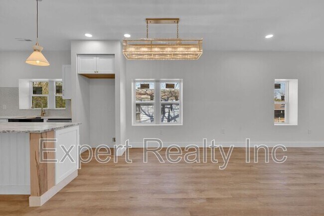 Building Photo - 1720 34th Pl N