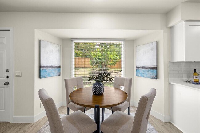 Building Photo - 3205 Santa Monica Dr