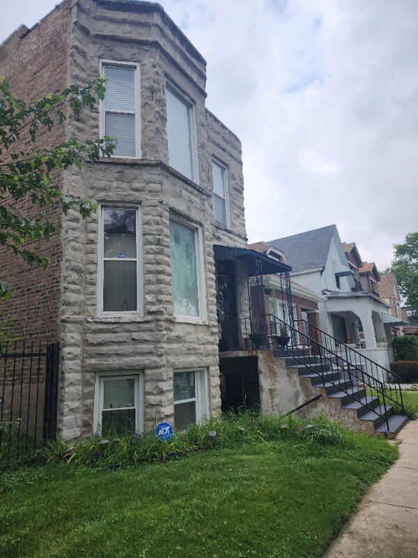 Building Photo - 6352 S Rhodes Ave