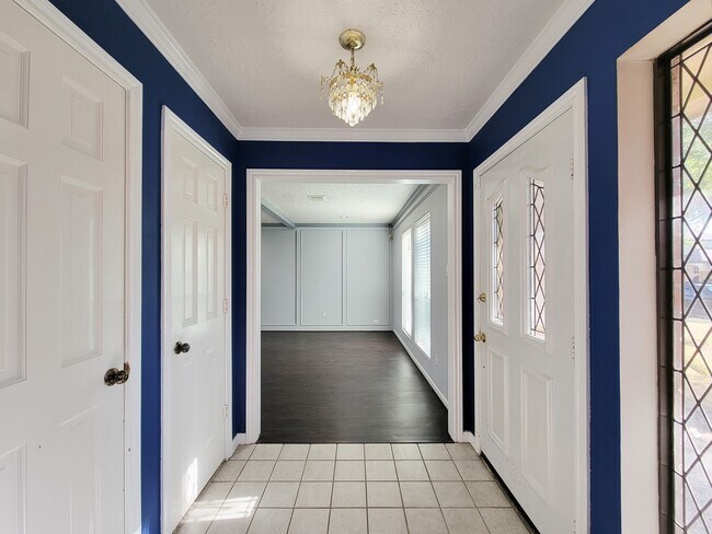 Building Photo - 17326 Ponderosa Pines Dr