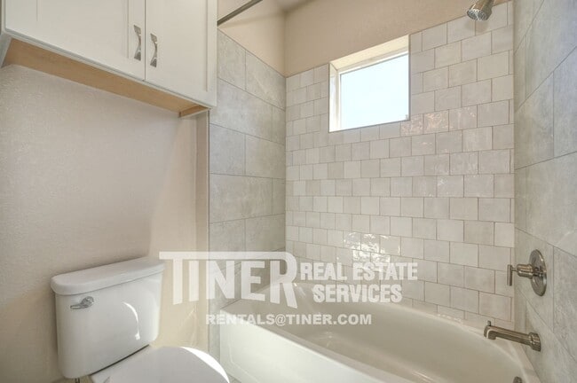 Building Photo - 8943 Fair Oaks Blvd