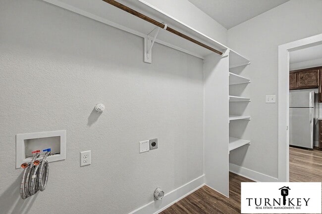 Building Photo - 221 Stewart Bend Ct