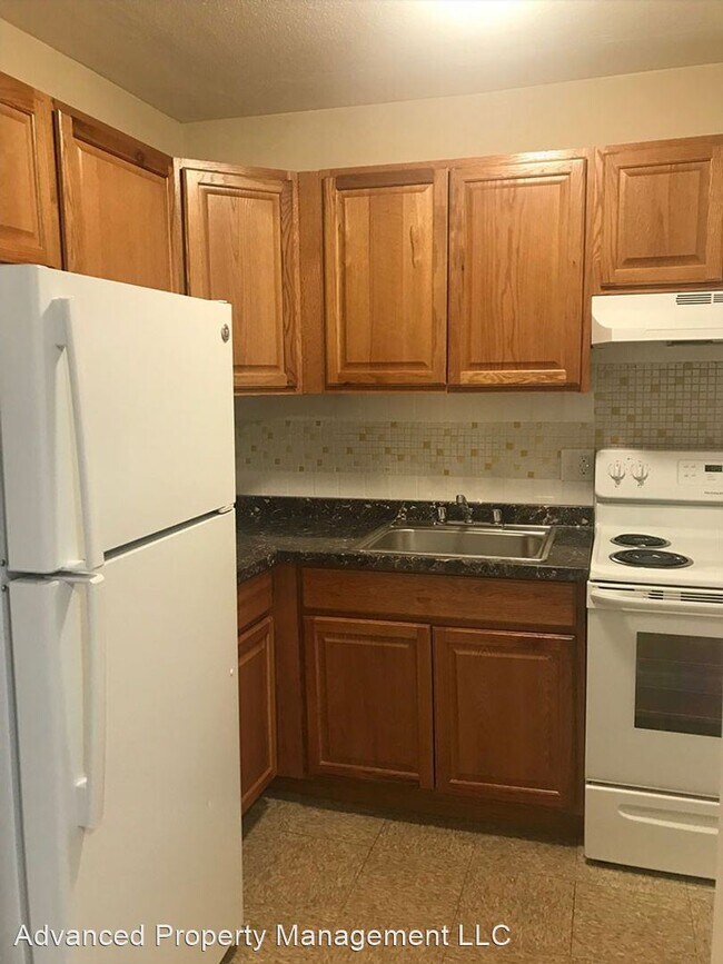 Building Photo - 1045 River St