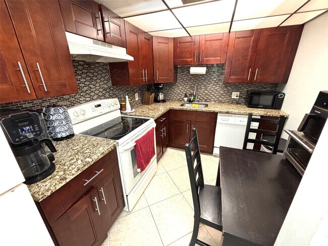 Building Photo - 737 SE 1st Way