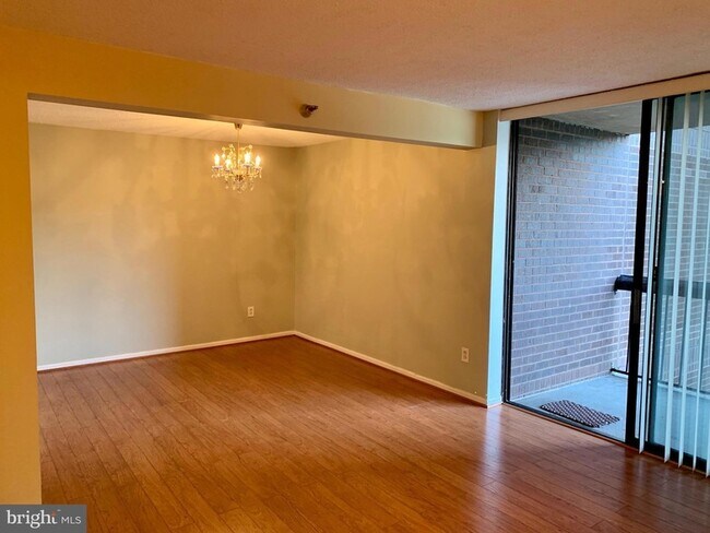 Building Photo - 7401 Westlake Terrace