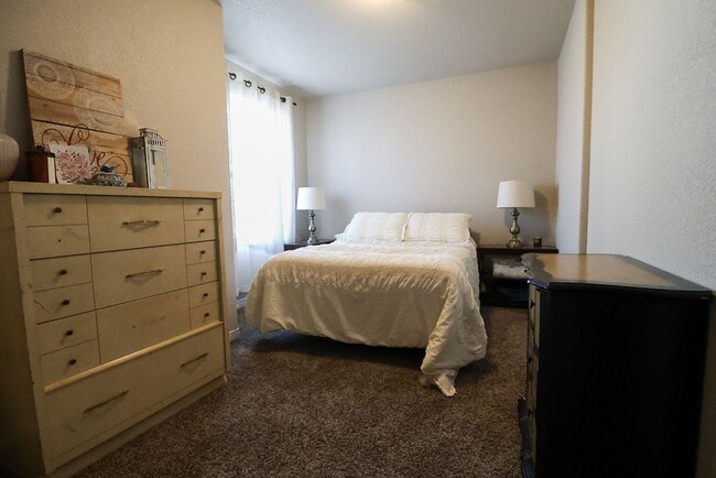 Building Photo - 3 Bedroom, 2.5 Bathroom Townhome. June 2026 Move-In! 2-year lease option!