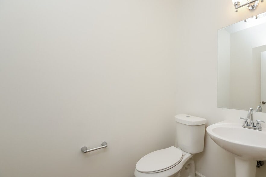 Building Photo - 55 Bollen Ln