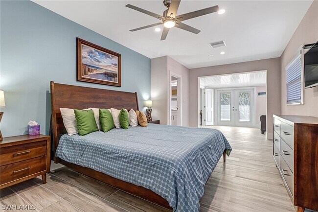 Building Photo - 3470 Lakeview Dr