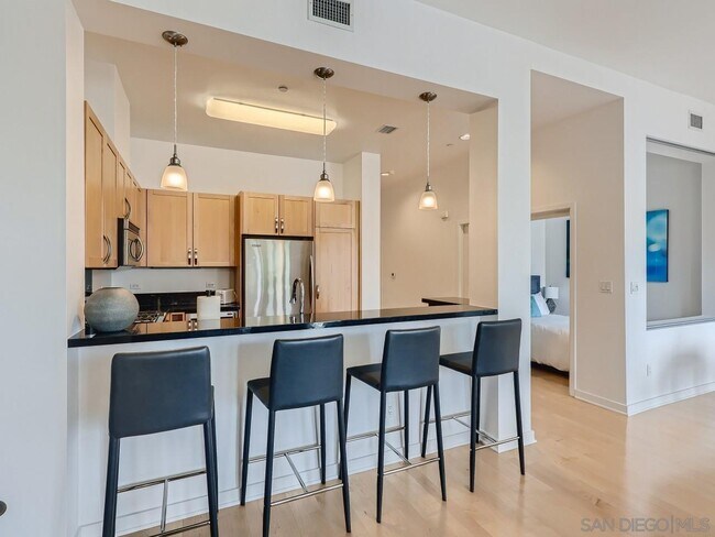 Building Photo - 5490 La Jolla Blvd