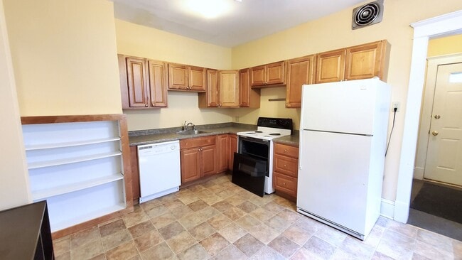 Building Photo - Charming 4-Bedroom Home in East Isles
