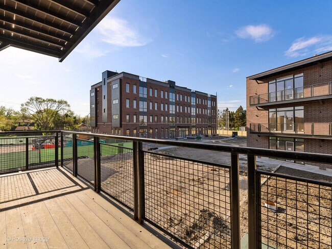 Building Photo - 2801 N Thatcher Ave