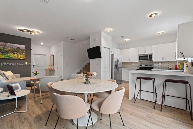 Building Photo - 403 NE 212th St