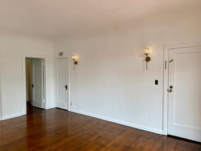 Building Photo - 1611 Talmadge St