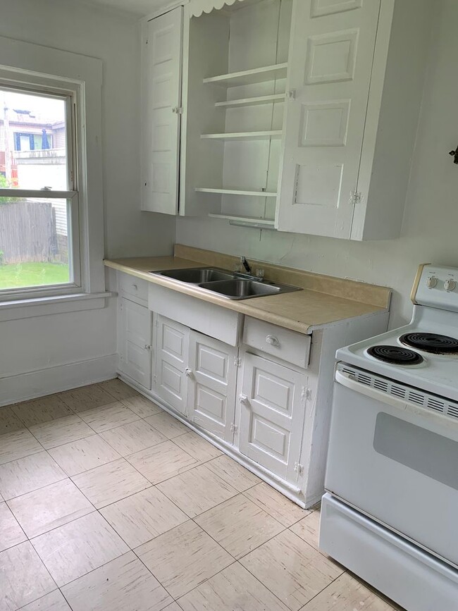 Building Photo - Two Bedroom Duplex