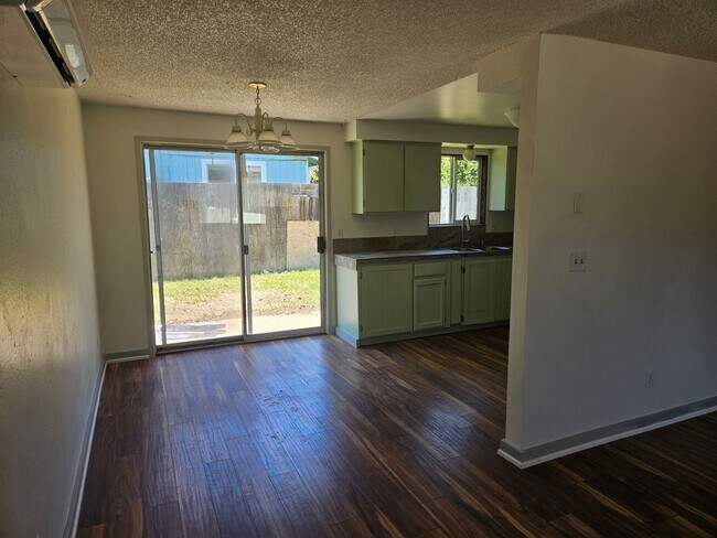 Building Photo - 2504001