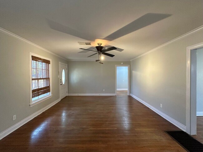 Building Photo - Charming 3 Bedroom 2 Bath Home in Tyler’s Azalea District!