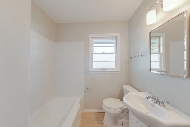 Building Photo - Fully remodeled 4 Bed / 2 bath ranch home