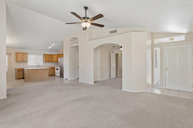 Building Photo - 921 E Montoya Ln