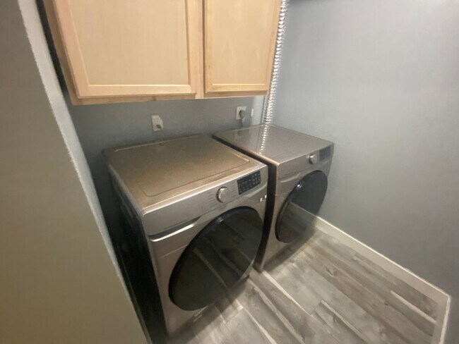 Building Photo - Beautiful 1 Bedroom Condo near City Center in Aurora