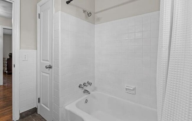 Building Photo - Furnished Mid Term Rental