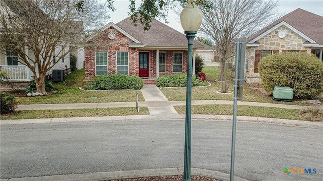 Building Photo - 1651 Hanz Dr