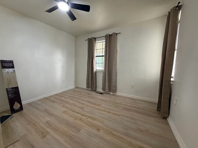 Building Photo - 810 N 12th St