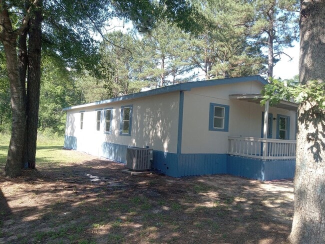 Building Photo - Be part of this cozy community at Roy Harris Loop