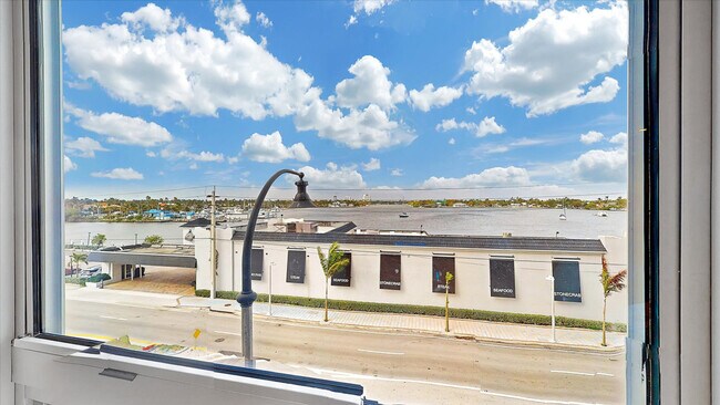 Building Photo - 777 N Ocean Dr