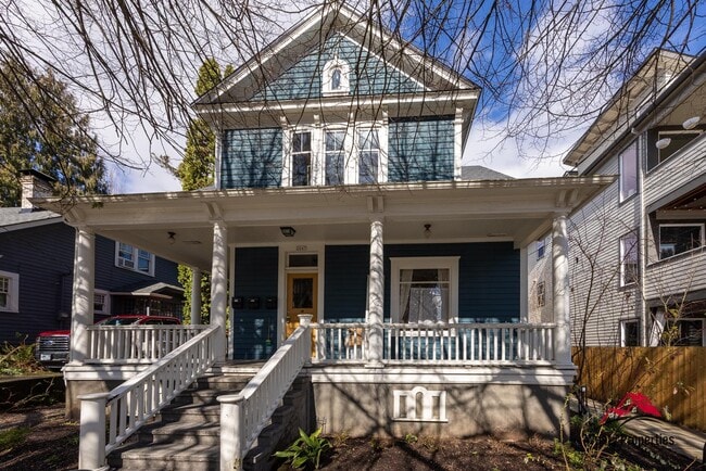 Building Photo - 51M - NE Davis St