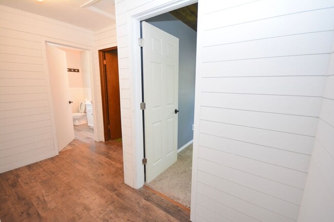 Building Photo - Beautiful Family Home Near Downtown And Al...