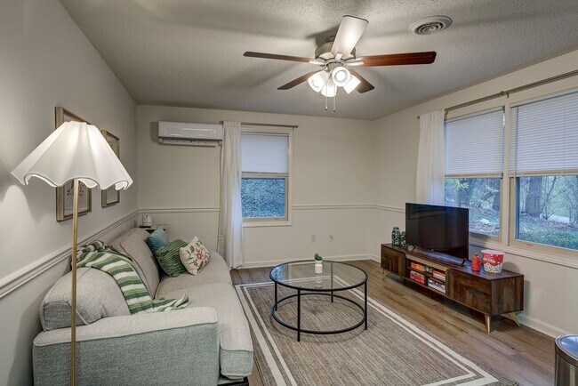 Building Photo - 1312 N Barton St