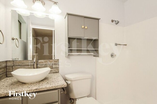 Building Photo - 3720 W Grovers Ave